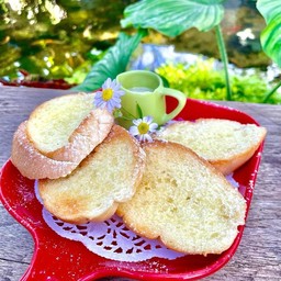 ขนมปังเนยนมน้ำตาล