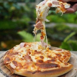 พิซซ่าแฮมเห็ดไส้กรอก