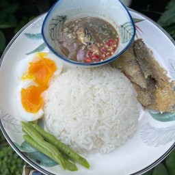 ข้าวปลาแกะบูดูทรงเครื่องไข่ต้ม (ไม่มีผัก)