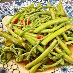 ผัดผักกะเฉดไฟแดง