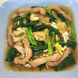 ราดหน้าเส้นใหญ่ใส่ไข่ในเส้น