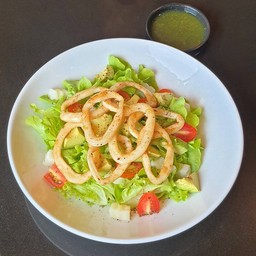 สลัดอะโวคาโด้ปลาหมึกย่างซีฟู๊ด (Spicy Hrilled Squid Salad  )