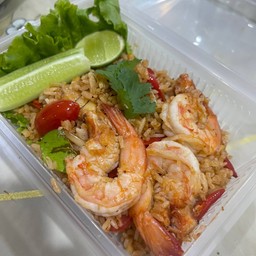 ข้าวผัดต้มยำใส่กุ้ง