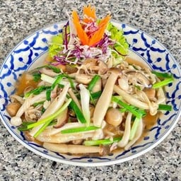 ผัดเห็ดรวม น้ำมันหอย  ဖက်ဟိတ် နမ့်မန်းဟွယ်