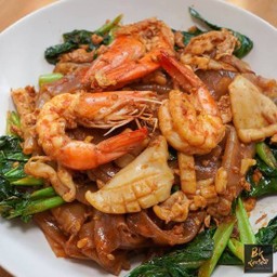ร้านนับตังค์  ราดหน้า  อาหารตามสั่ง ตลาดศาลายา