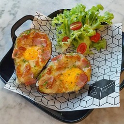 อะโวคาโด้อบชีสเบคอน(Baked Avocado Cheese Bacon  )