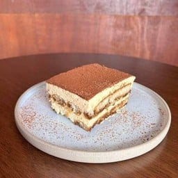 Tiramisu cake