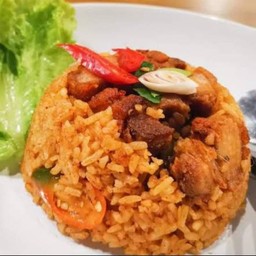 ข้าวผัดต้มยำหมูทอด