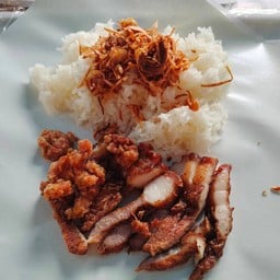 นายหรั่ง ข้าวเหนียวหมูทอด ข้าวเทอริยากิ ชาและน้ำผลไม้ปั่น