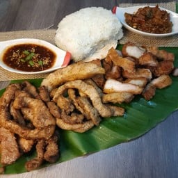 สามชาติ สามชั้น เซียนหมูทอด สายไหม