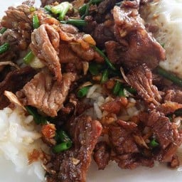 ข้าวเนื้อผัดกระเทียม