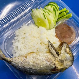 ข้าวผัดน้ำพริกปลาทู