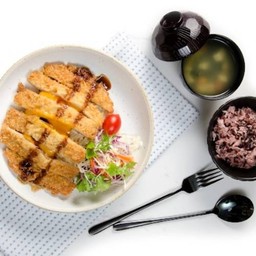 ข้าวหมูทอดทงคัตสึไส้ชีส