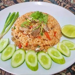 ข้าวผัดปลากระป๋อง