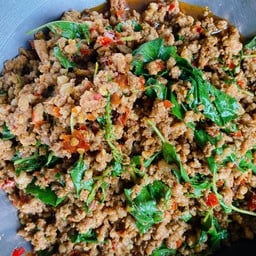 กระเพราหมูราดข้าว