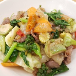 ผัดขี้เมาหมู-ไก่