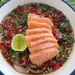 ยำปลาแซลมอนน้ำปลาร้า