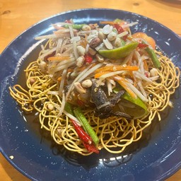 ส้มตำปูปลาร้าโคราชหมี่กรอบ