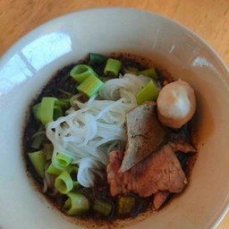 ก๋วยเตี๋ยวน้ำตกหมู