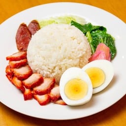 ข้าวหมูแดงไข่ต้ม
