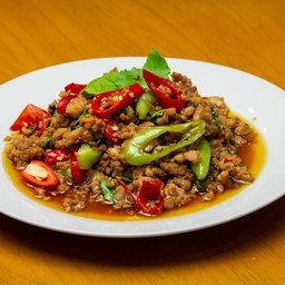 ผัดกะเพรา(กระเพรา)หมู ไก่