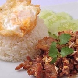 หมูไก่ทอดกระเทียมราดข้าว