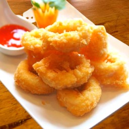 ปลาหมึกชุบแป้งทอด