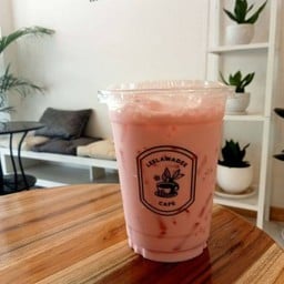 นมสดสตรอเบอรี่