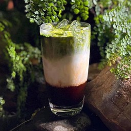 บัวมรกต เย็น