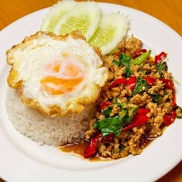 กะเพรา(กระเพรา)หมูราดข้าว