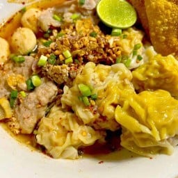 เตี๋ยวต้มยำเกี๊ยวยักษ์&สเต๊ก