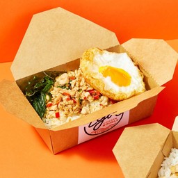 ข้าวกะเพราไก่ สูตรโบราณ ฟรี!!ไข่ดาว