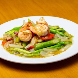 กุ้งผัดหน่อไม้ฝรั่ง