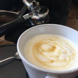 นมคาราเมล ร้อน