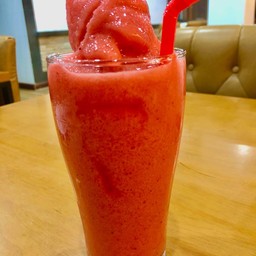 สตอเบอรี่นมปั่น