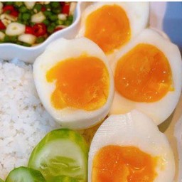 ข้าวไข่ต้มยางมะตูม พริกน้ำปลาไข่2ใบ