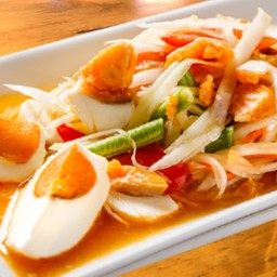 ส้มตำไทยไข่เค็ม