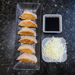 ไส้หมูกะหล่ำปลี 6ชิ้น