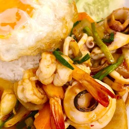ผัดพริกเผาทะเลราดข้าว