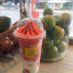 สตอเบอรี่โยเกิร์ตปั่น