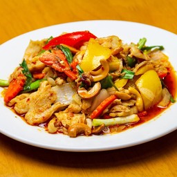 ไก่ผัดเม็ดมะม่วง