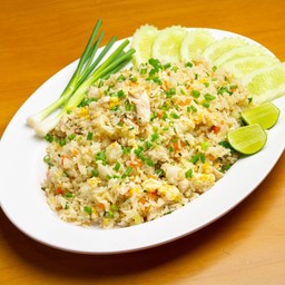 ข้าวผัดไก่ จานใหญ่