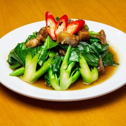 คะน้าหมูกรอบ