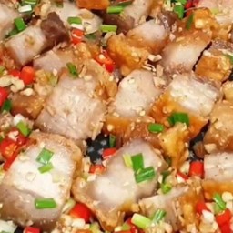 หมูกรอบคั่วพริกเกลือ