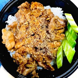 หมูชิ้นกะเทียม ราเข้าว