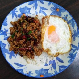 ข้าวราดกะเพราเนื้อสับ