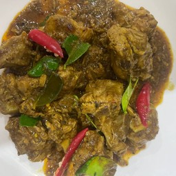 ข้าวราดผัดพริกแกงใต้ซี่โครงหมู