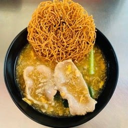 บะหมี่กรอบราดหน้าหมูนุ่ม
