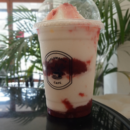 นมสดปั่นซอสสตรอเบอร์รี่