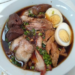 เจ๊งานต้มเลือดหมู ข้าวขาหมู หมูแดง หมูกรอบ ก๋วยจั้บ